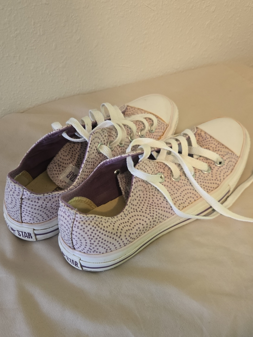 Converse Womens Low-Top Sneakers in Light Pink with Dot Pattern